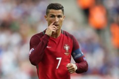 开云体育俱乐部官网-中锋策应能力对整体节奏的影响分析，策应型中锋足球